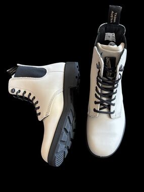 Blundstone Ivory White Lace Up Leather Waterproof Chelsea Moto Boots Size 8 NWT
